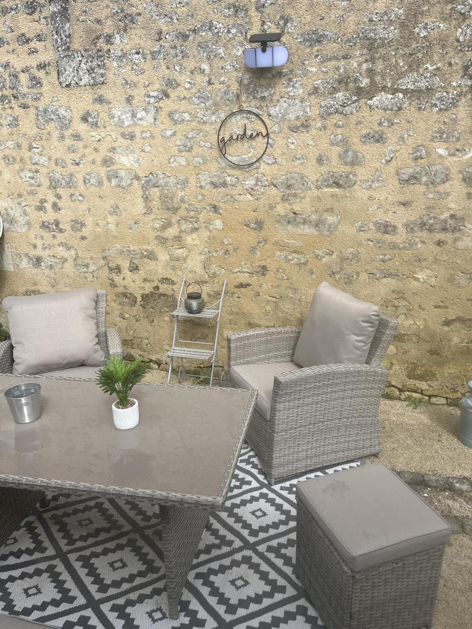 Gite Les Piraudieres Noyant-de-Touraine Szoba fotó